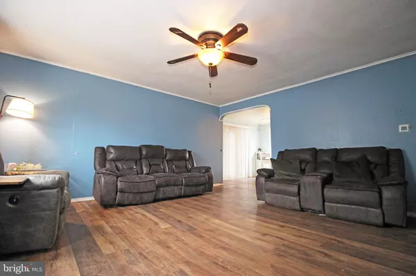 Aston, PA 19014,107 GREENBRIAR PL