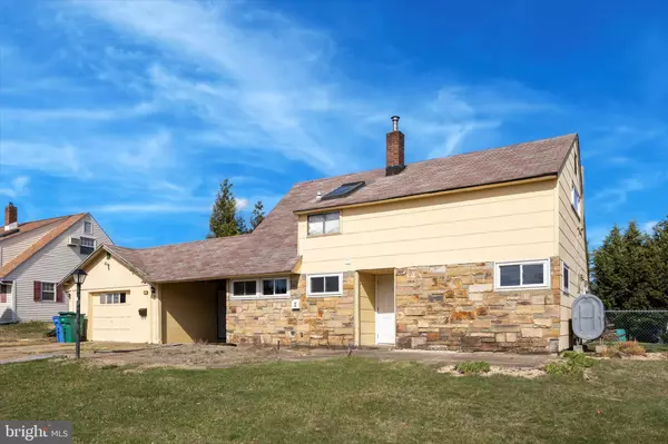 2 GRANITE RD, Levittown, PA 19057