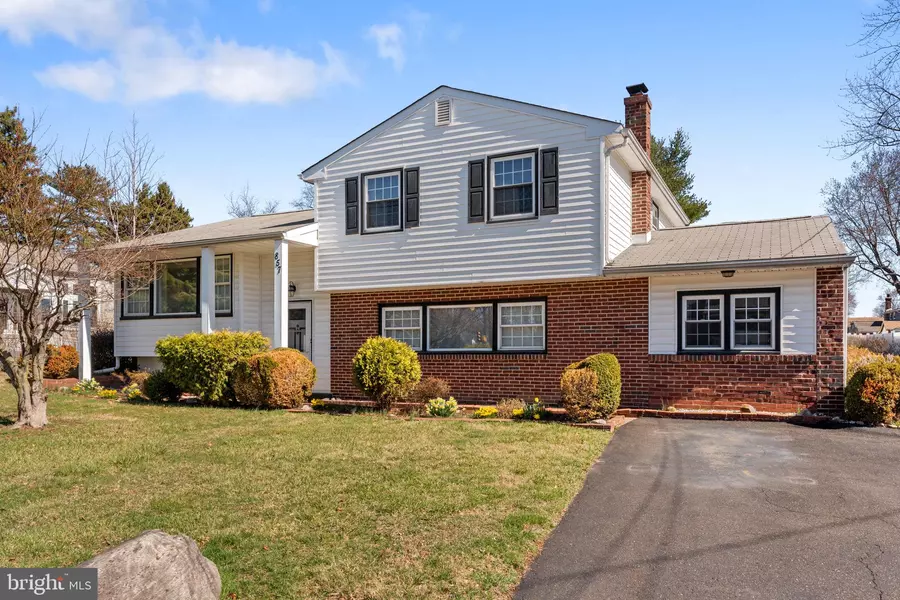 857 W COUNTY LINE RD, Hatboro, PA 19040