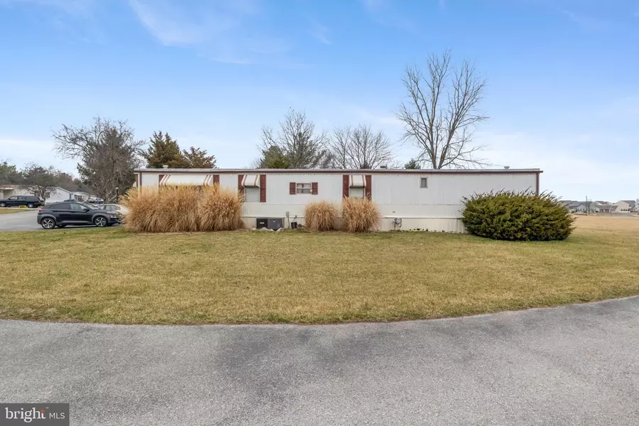 2 WILLOW TREE LN, Dover, PA 17315