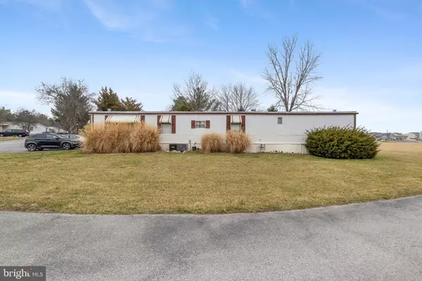 2 WILLOW TREE LN, Dover, PA 17315