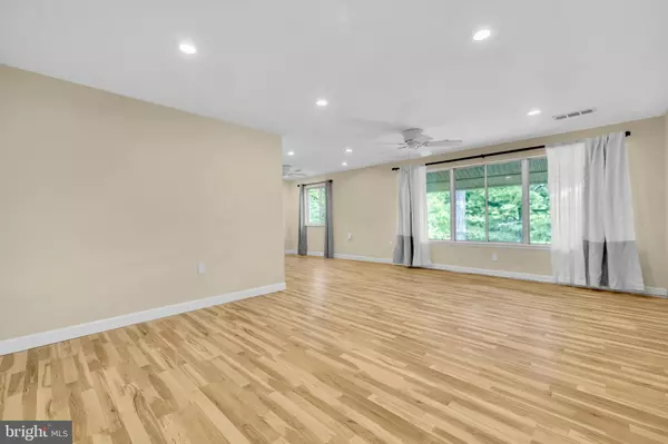 Gaithersburg, MD 20886,9920 WALKER HOUSE RD #5
