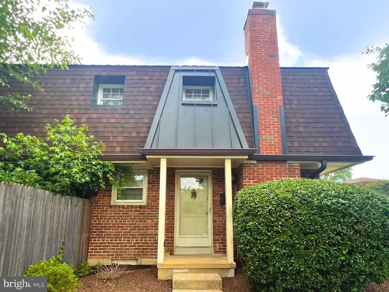 400 JAMES CT #40, Falls Church, VA 22046