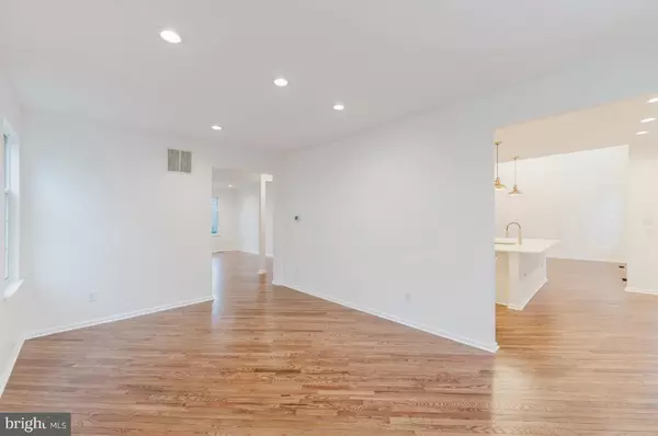 Mount Laurel, NJ 08054,12 WOOD VIEW DR