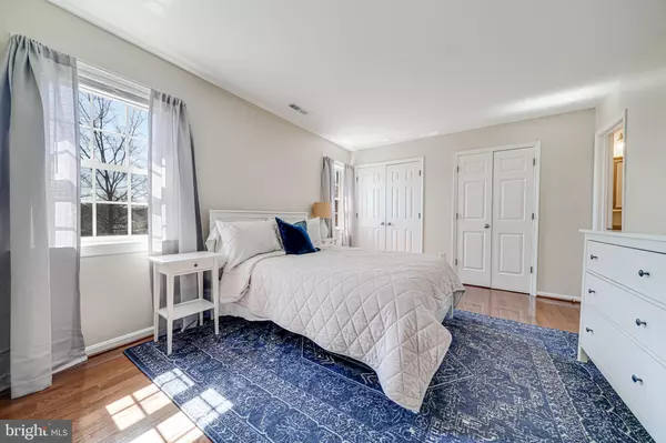 1274 S WASHINGTON ST, Falls Church, VA 22046