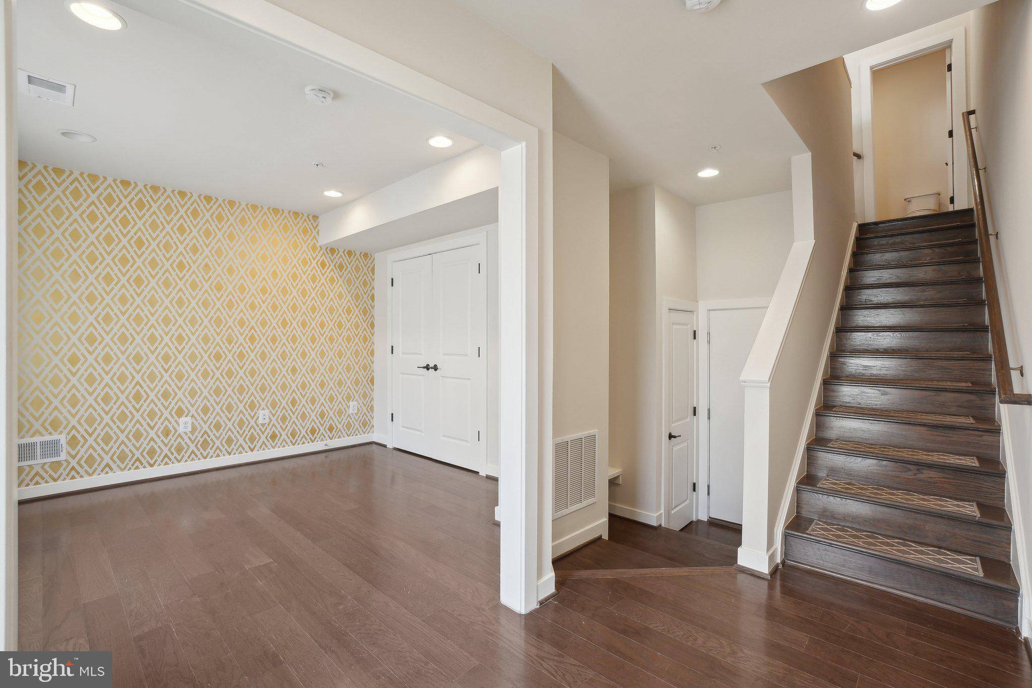 Rockville, MD 20855,8044 RED HOOK ST