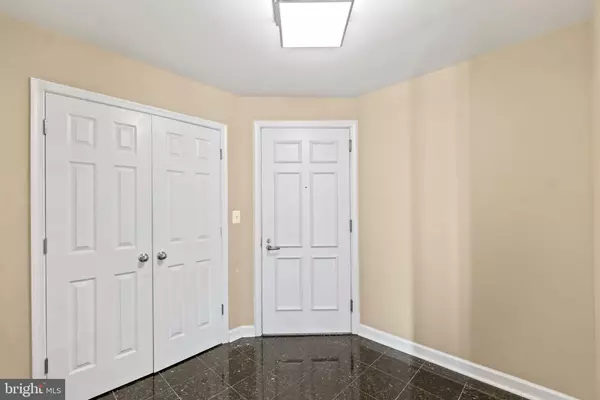 Baltimore, MD 21230,100 HARBORVIEW DR #1014