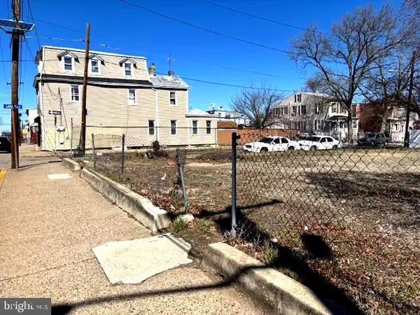 Camden, NJ 08105,818 N 27TH ST