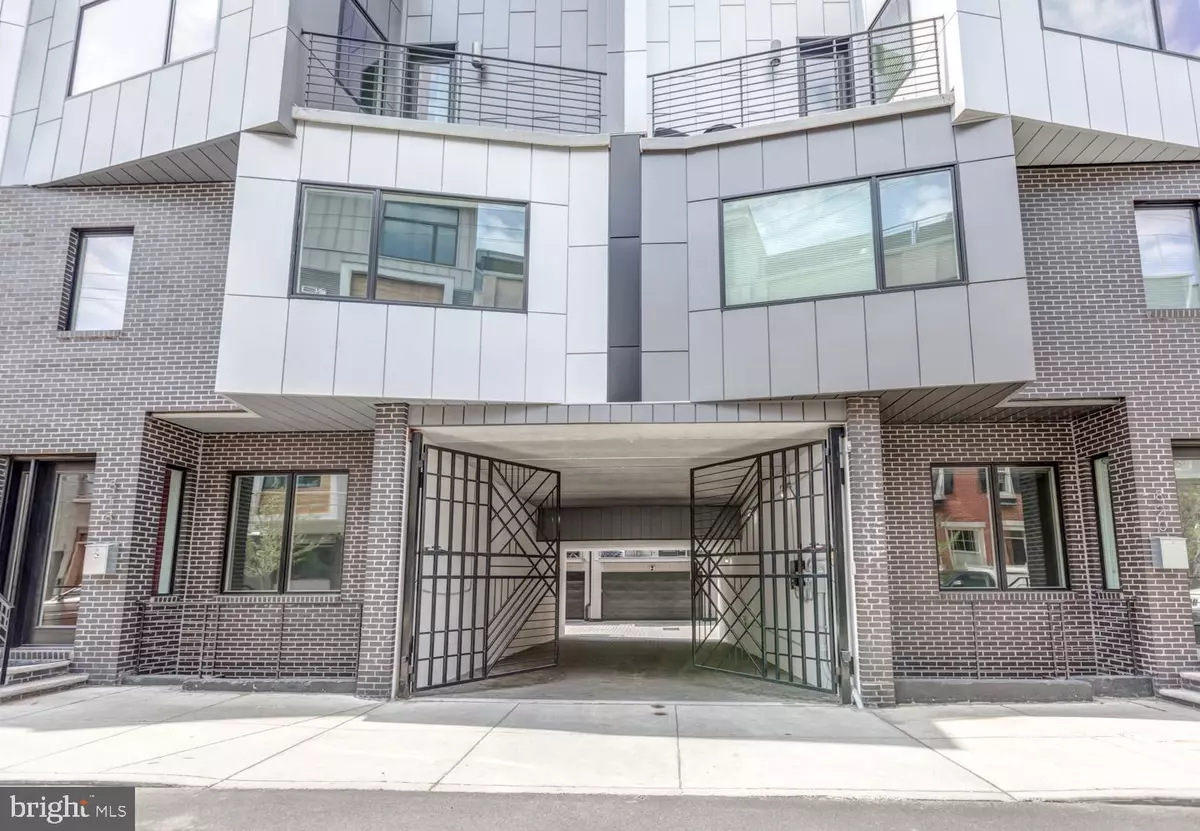 Philadelphia, PA 19123,825 N ORKNEY ST