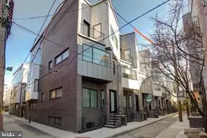 Philadelphia, PA 19123,825 N ORKNEY ST