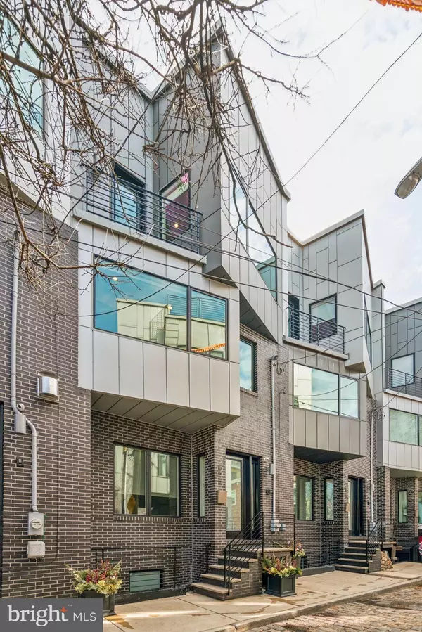 Philadelphia, PA 19123,825 N ORKNEY ST