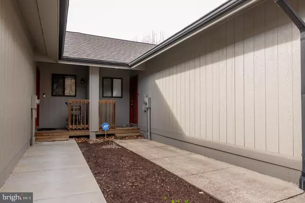 Hedgesville, WV 25427,110 FISHHOOK LN