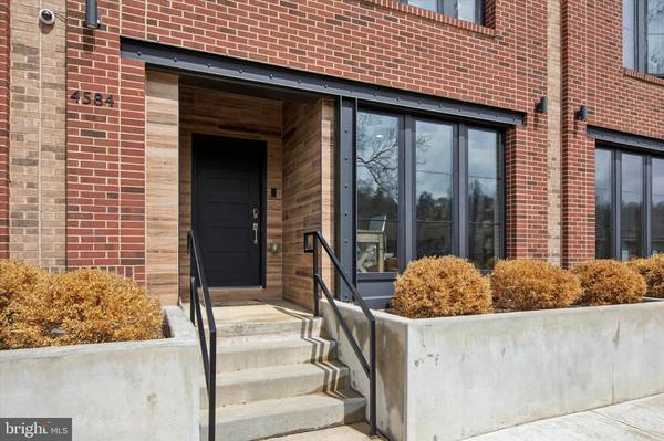 4584 RIVERSIDE WAY, Philadelphia, PA 19127