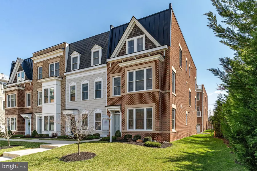 159 CENTER ST S #14, Vienna, VA 22180