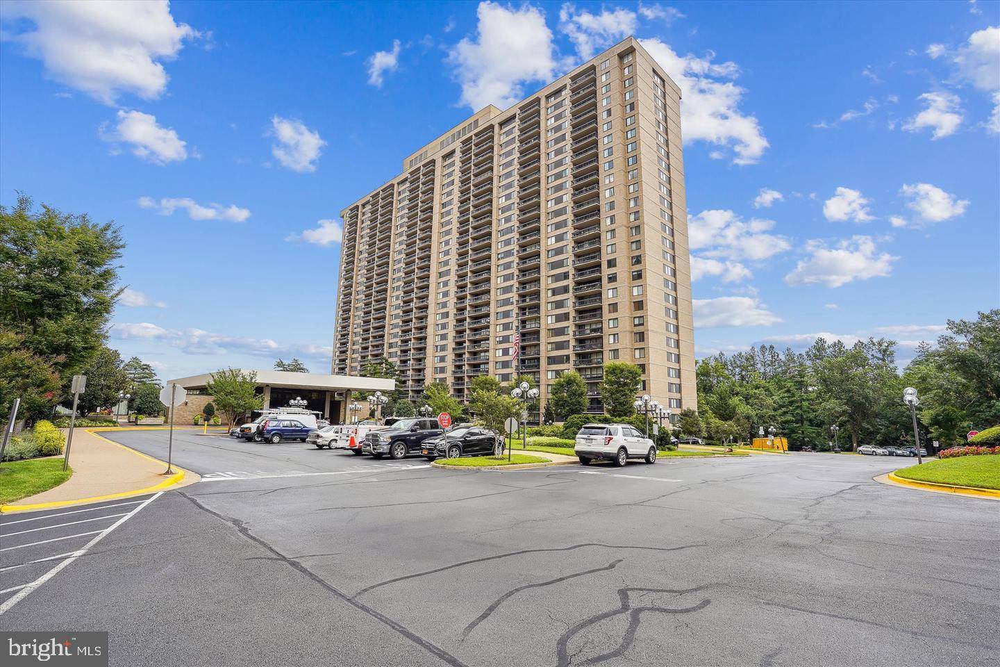 3705 S GEORGE MASON DR #1717S, Falls Church, VA 22041