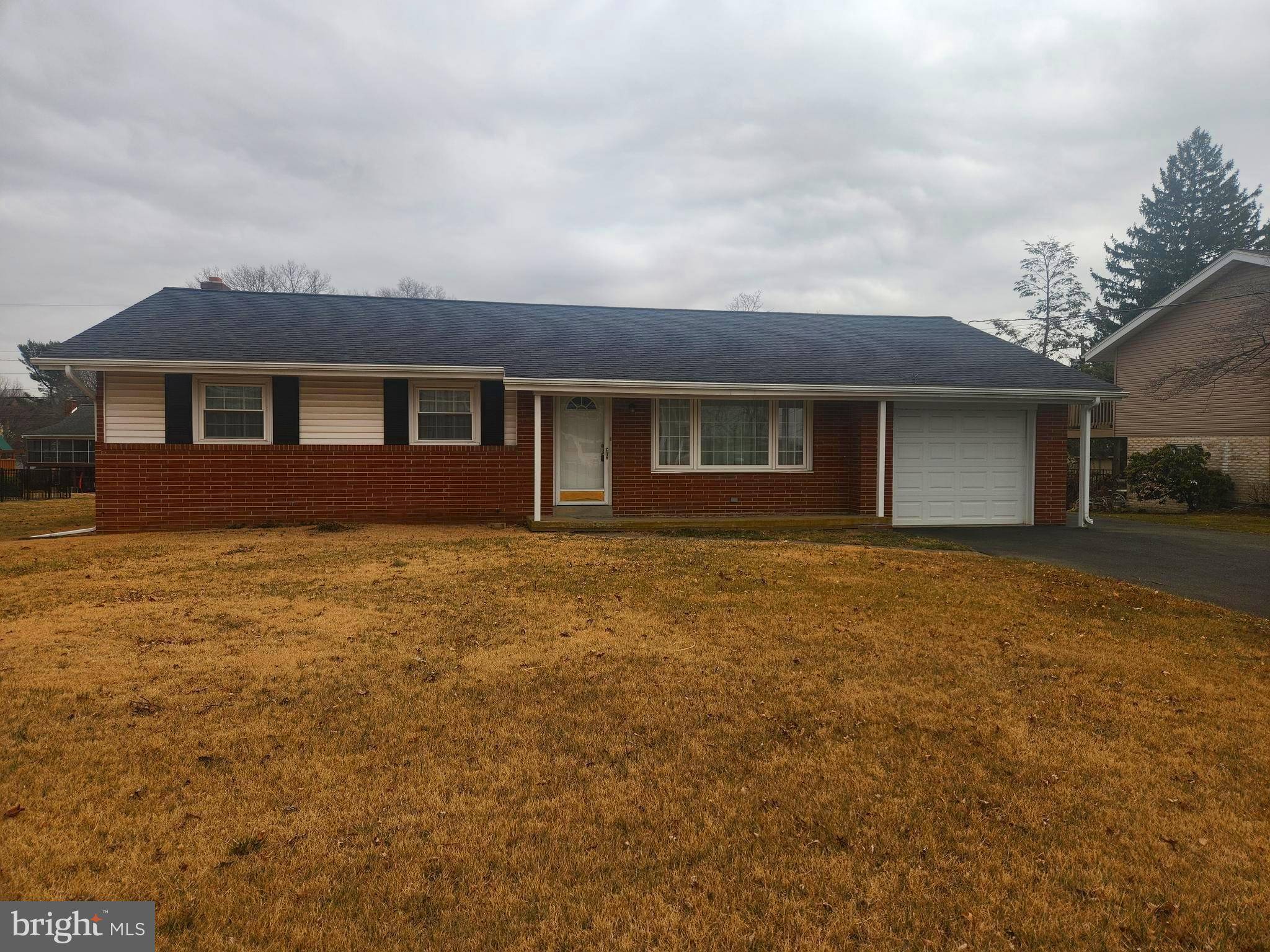 1121 NISSLEY RD, Lancaster, PA 17601