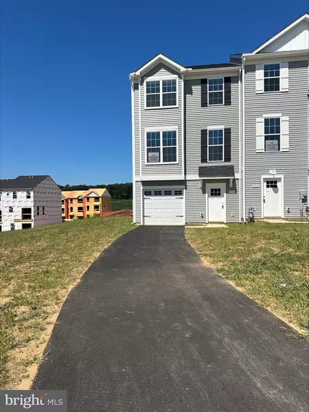 376 AVON DRIVE #283, Red Lion, PA 17356