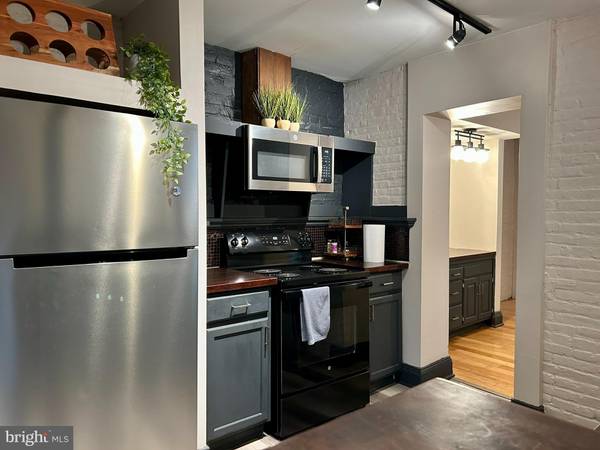 Lancaster, PA 17602,225 E KING ST #1
