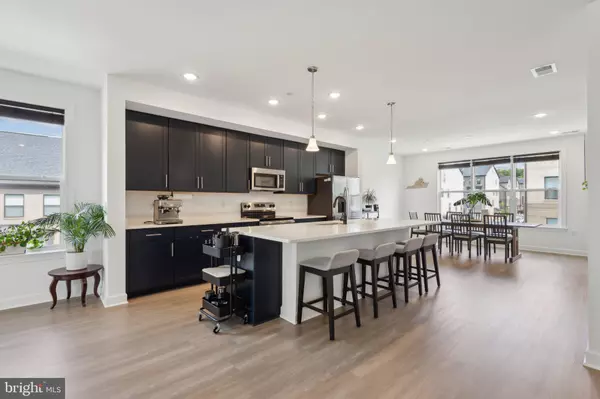 Chantilly, VA 20151,4902 LONGMIRE WAY #24