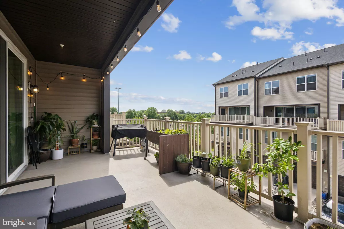 Chantilly, VA 20151,4902 LONGMIRE WAY #24