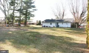 Ephrata, PA 17522,18 HILLTOP DR