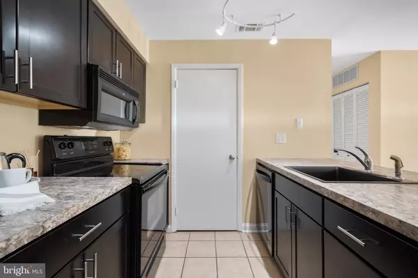 West Deptford, NJ 08051,431 DURHAM CT