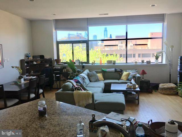 Philadelphia, PA 19106,315 ARCH STREET #404