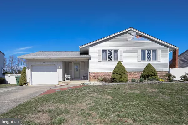 39 ERINDALE DR, Marlton, NJ 08053