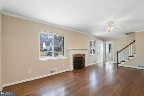 Landover, MD 20785,2811 CREST AVE