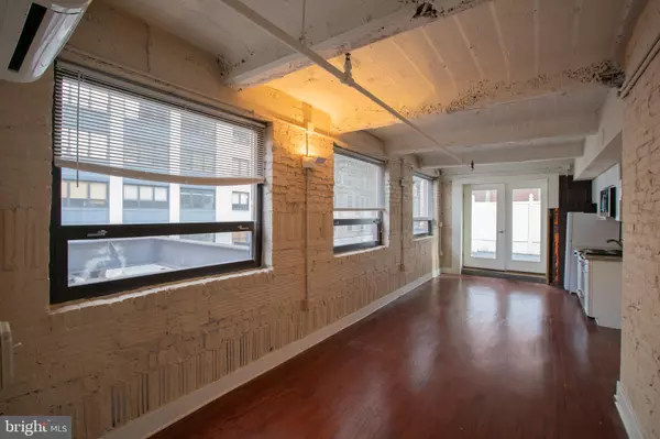 Philadelphia, PA 19102,1501 LOCUST ST #UNIT 901