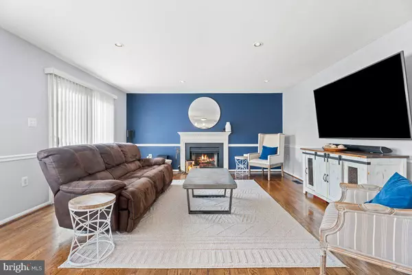 Chantilly, VA 20151,13534 KING CHARLES DR