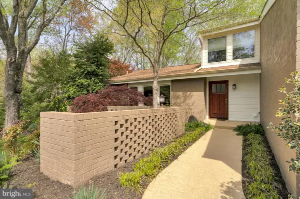 Vienna, VA 22182,10226 CEDAR POND DR