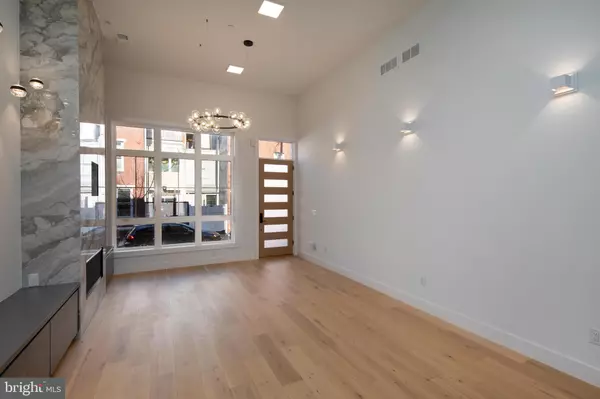 Philadelphia, PA 19103,2110-2112 CHERRY ST