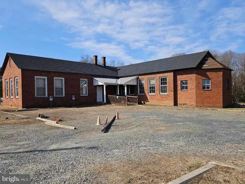 985 WHITE OAK RD, Fredericksburg, VA 22405