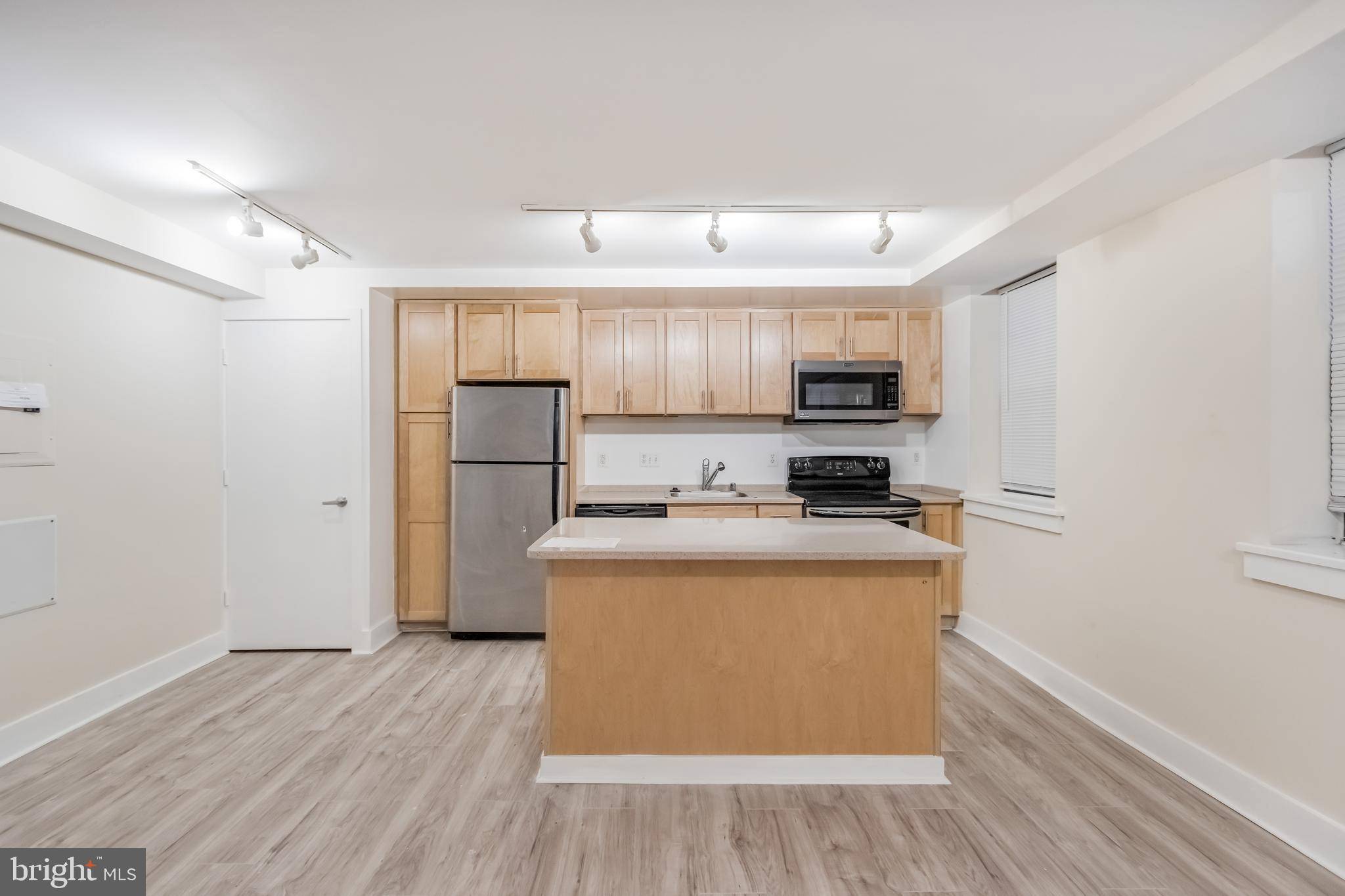 Washington, DC 20032,212 OAKWOOD ST SE #B-1