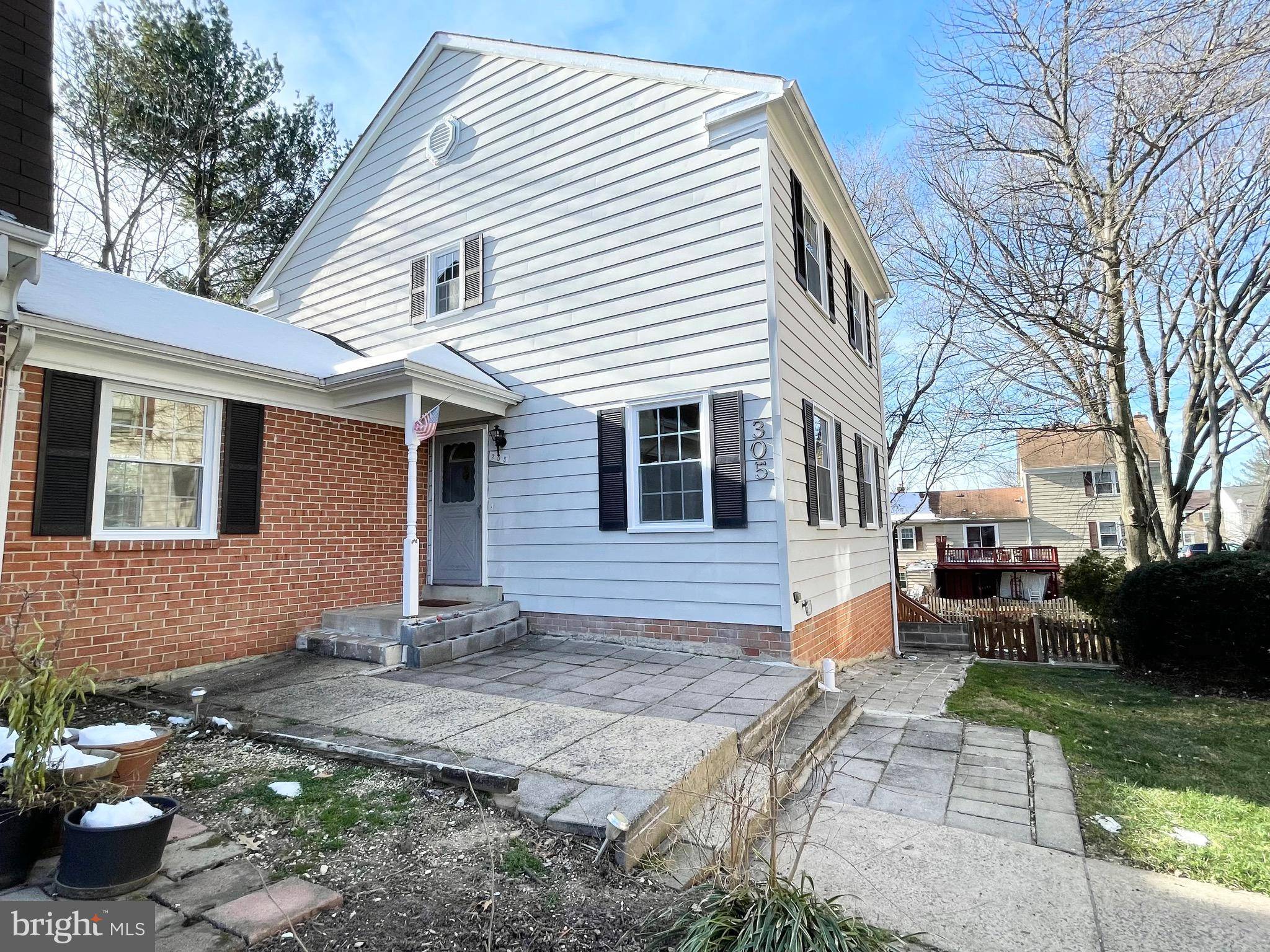 Herndon, VA 20170,305 CHERRY CT