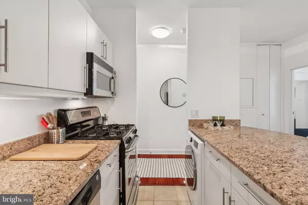 Philadelphia, PA 19103,219-29 S 18TH ST #1605