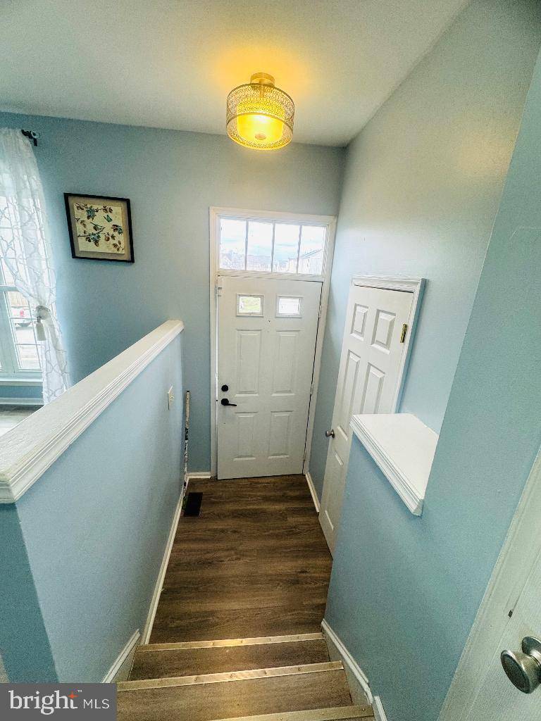Newark, DE 19702,405 FEATHER DR