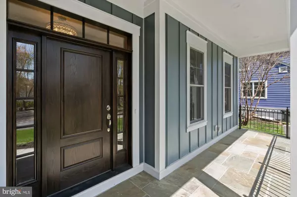 Vienna, VA 22180,923 WARE ST SW
