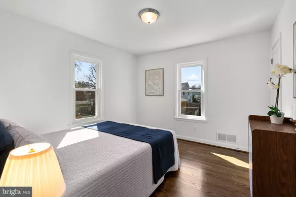 Riverdale, MD 20737,5611 PATTERSON ST