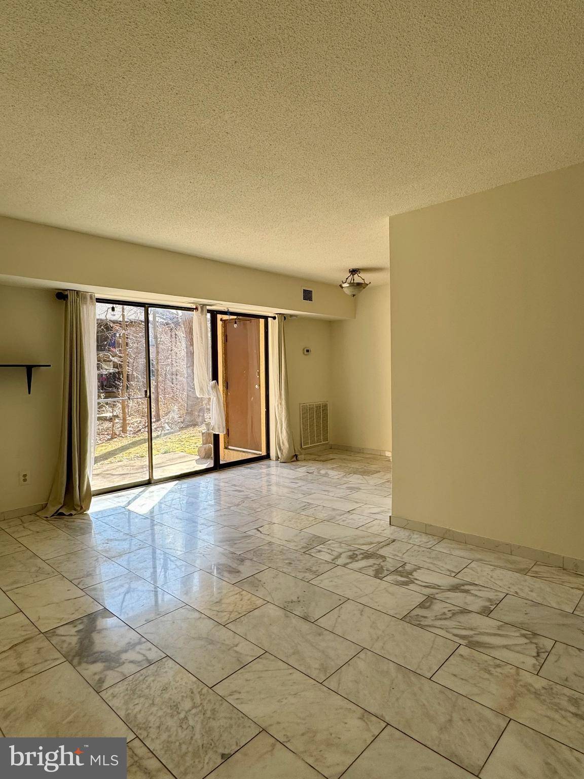 Reston, VA 20191,2247 CASTLE ROCK SQ #1B