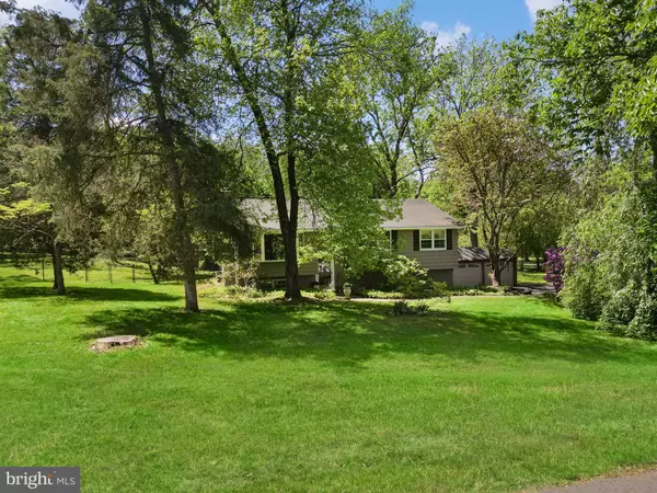 7 WALTON DR, New Hope, PA 18938