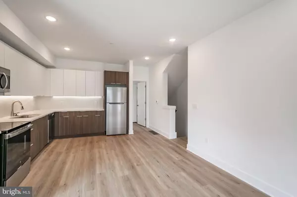 Philadelphia, PA 19104,4324 LANCASTER AVE #2 BED, 2 BATH