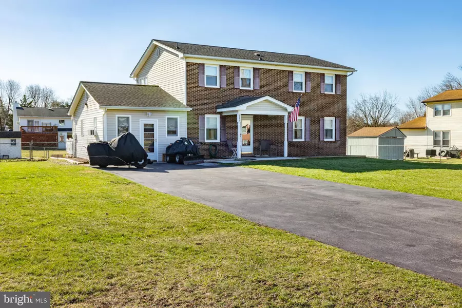 211 ESSEX CIR, Stephens City, VA 22655