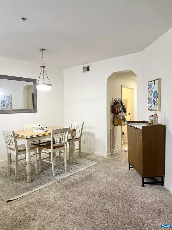 Charlottesville, VA 22911,280 RIVERBEND DR #4A