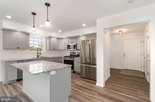 375 BARCLAY DR, Red Lion, PA 17356