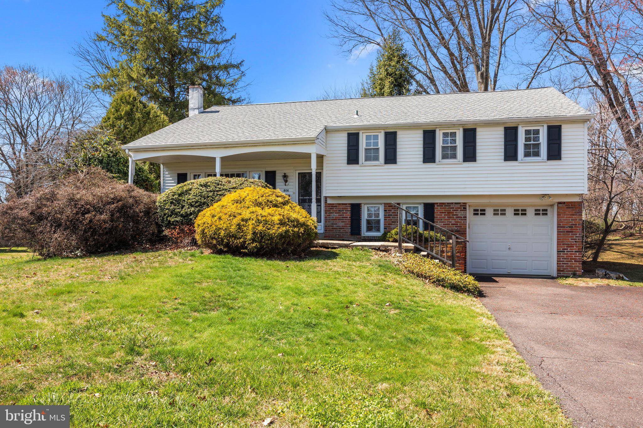 Southampton, PA 18966,806 W MAPLE DR