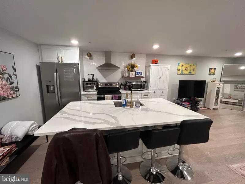 581 JAMESTOWN, Philadelphia, PA 19128