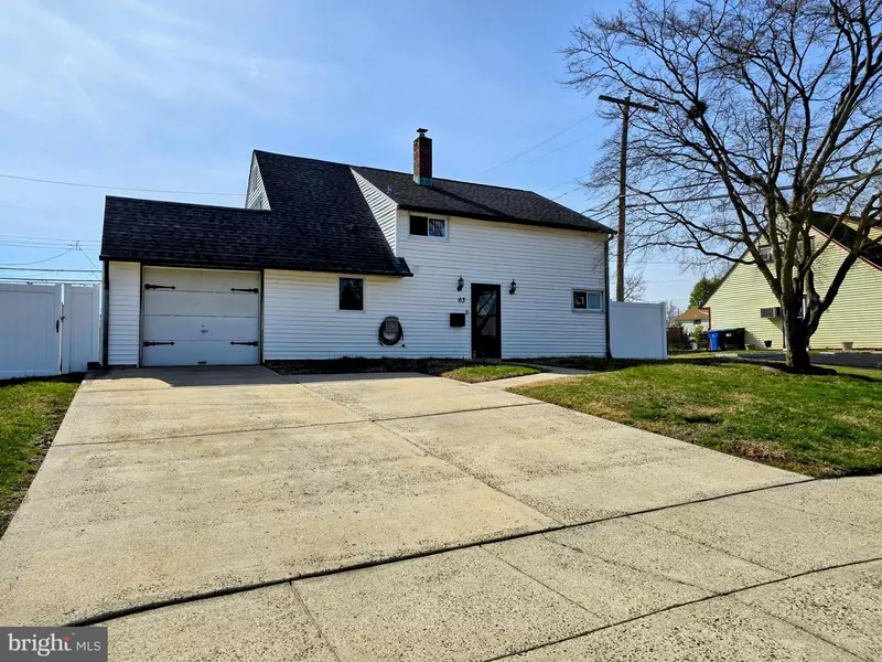 63 GREENBRIAR RD, Levittown, PA 19057