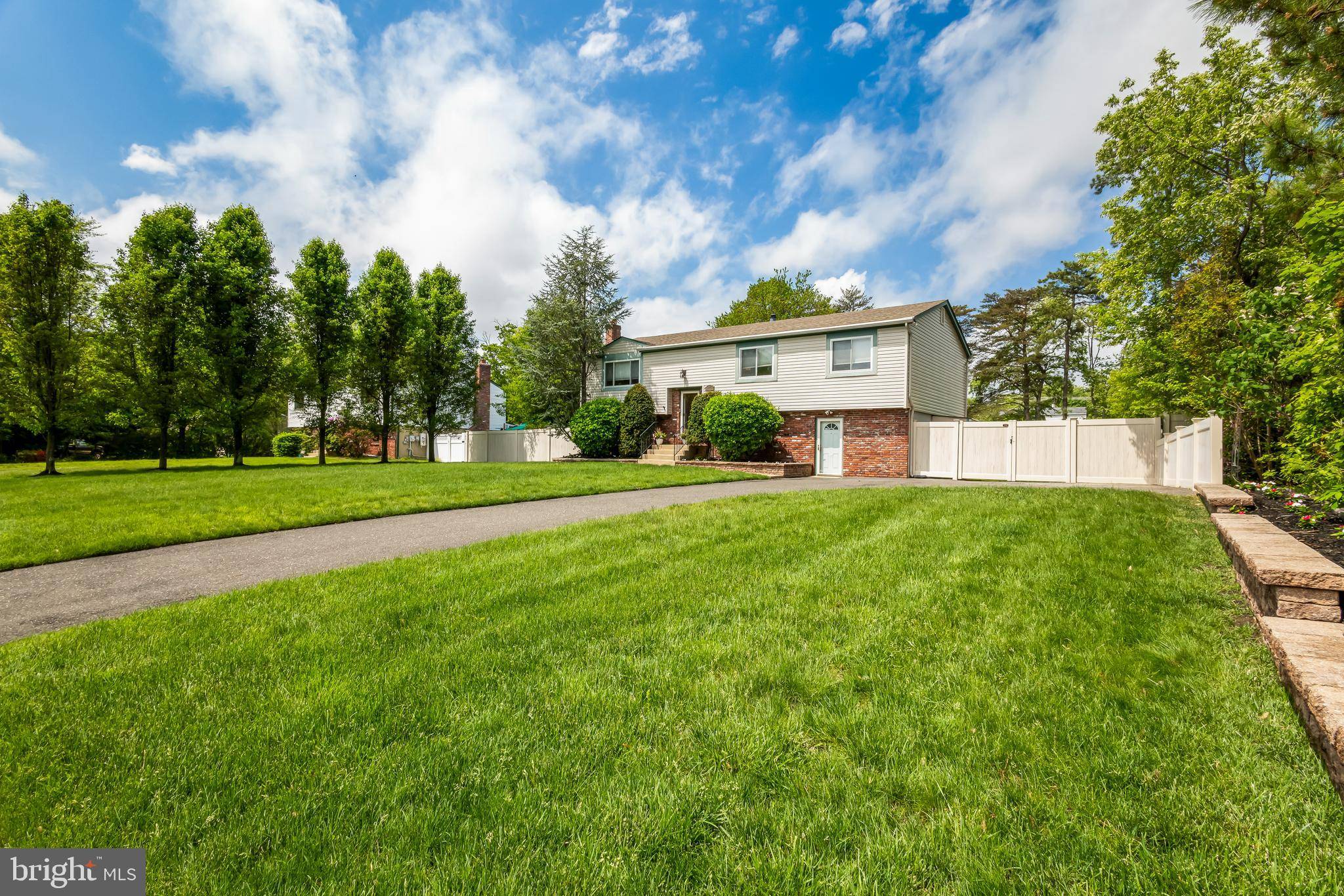 Berlin, NJ 08009,107 HILLTOP RD